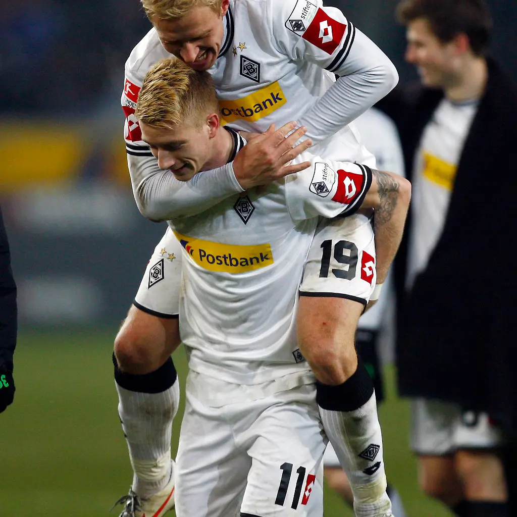 2012-02-11T193647Z-01-BOH09-RTRMDNP-3-SOCCER-GERMANY-JPG7631314921289211718