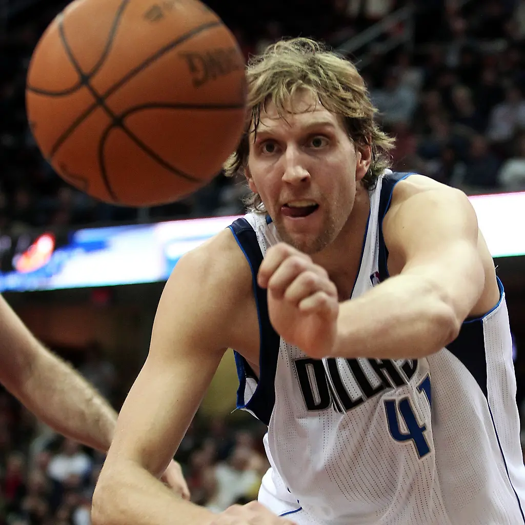 2012-02-05T023640Z-01-CLE05-RTRMDNP-3-NBA-JPG5472538093775034911