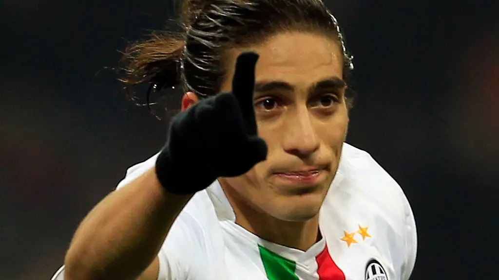 2012-02-08T215250Z-01-SRE112-RTRMDNP-3-SOCCER-ITALY-JPG3495147360830152065