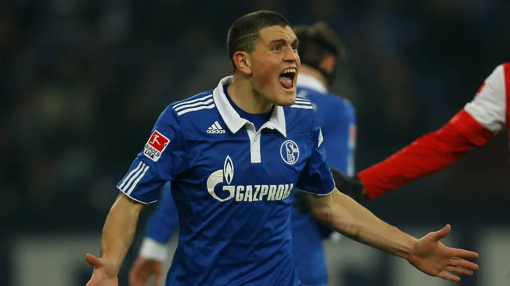 2012-02-04T163621Z-01-INA17-RTRMDNP-3-SOCCER-GERMANY-JPG2999503032263800321