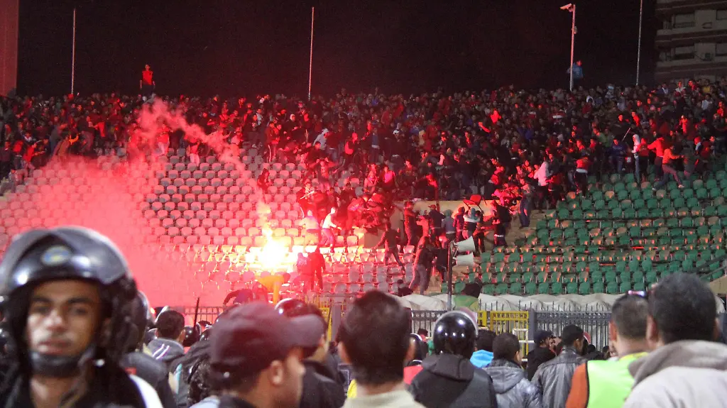 2012-02-01T211930Z-01-SJS10-RTRMDNP-3-EGYPT-SOCCER-VIOLENCE-JPG2380357642765447478