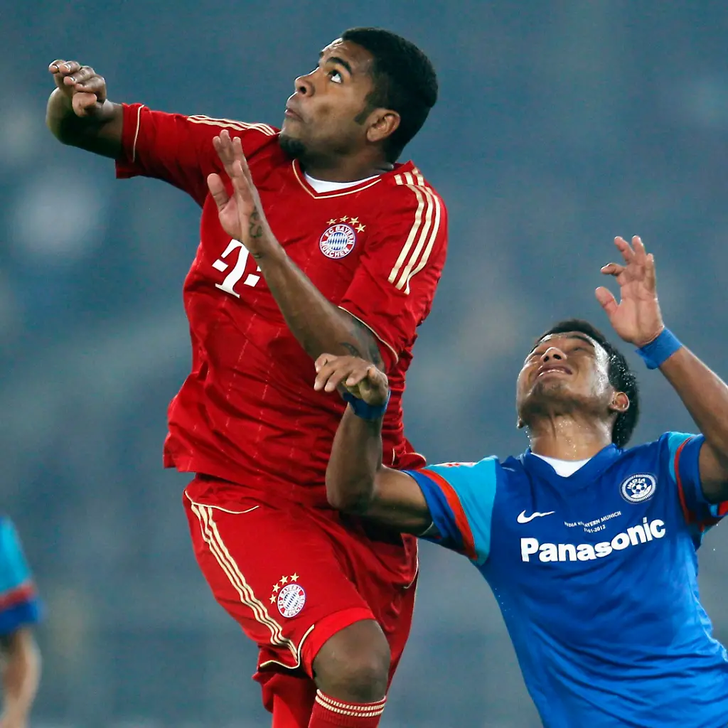 2012-01-10T143410Z-01-DEL14-RTRMDNP-3-SOCCER-JPG1944961541067940960