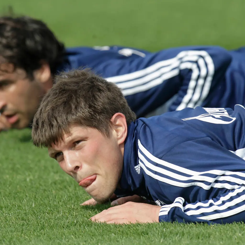 2012-01-05T122653Z-01-QAT17-RTRMDNP-3-SOCCER-GERMANY-JPG9155429948025295107