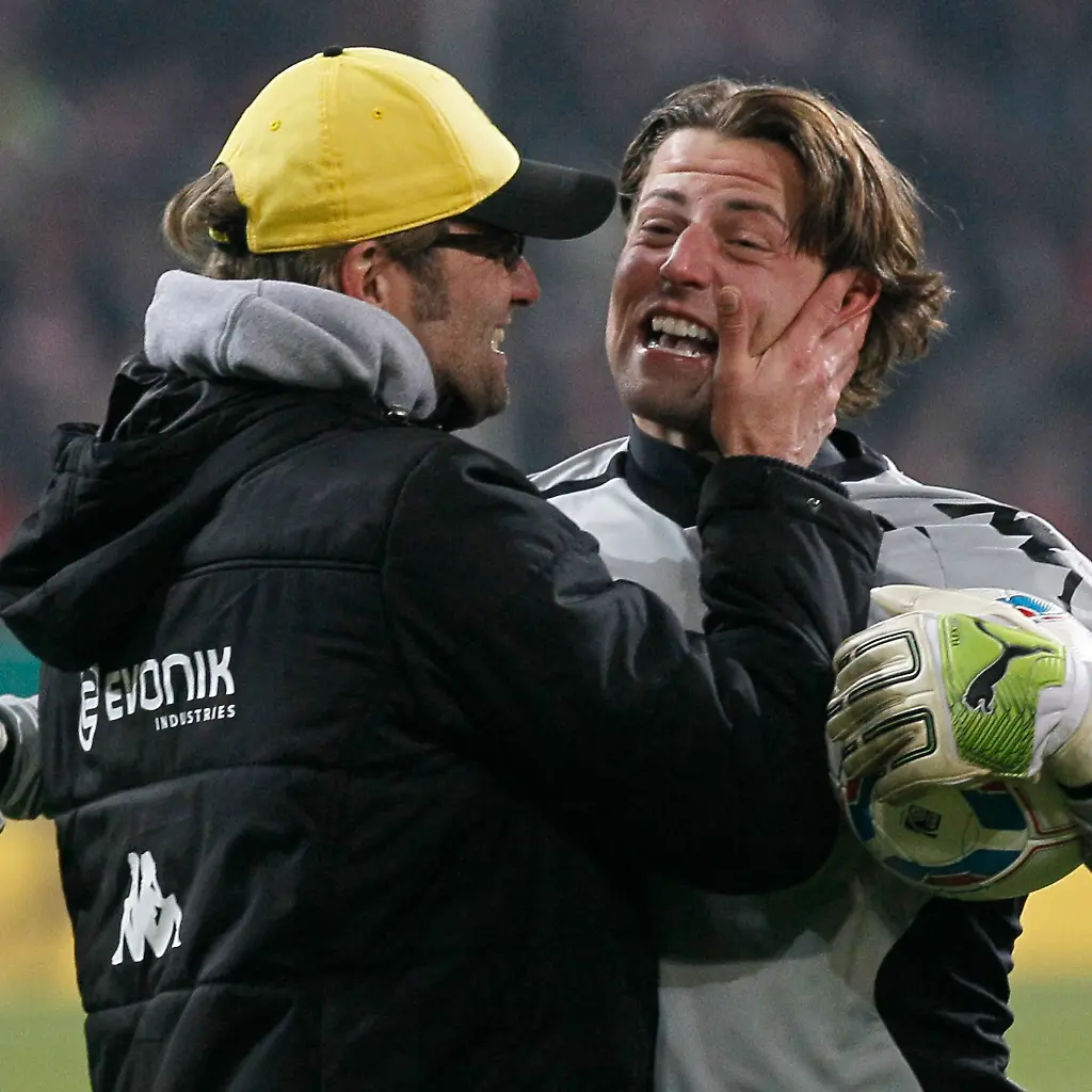 2011-12-20T225135Z-01-WR15-RTRMDNP-3-SOCCER-GERMANY-JPG6084008745661848067