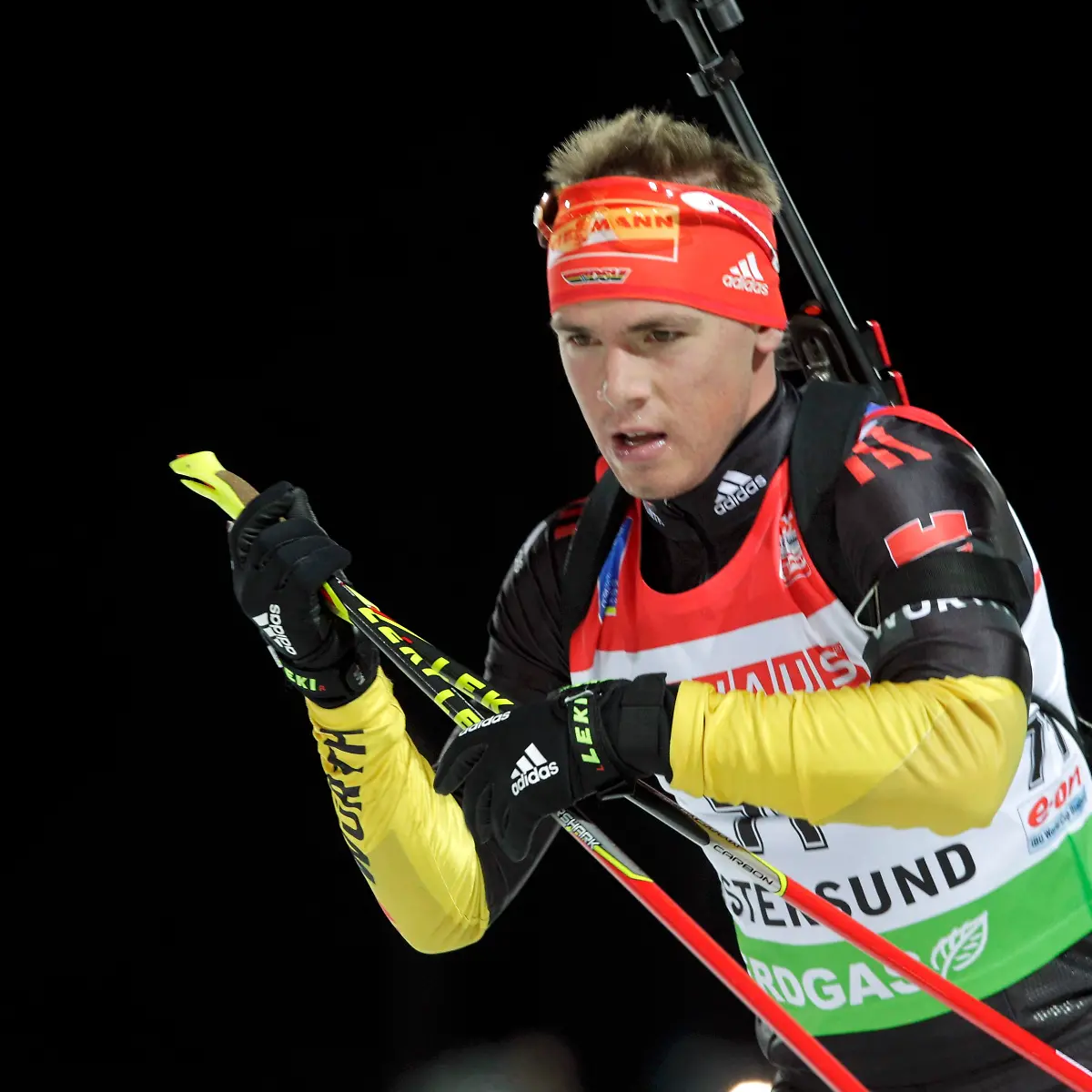 2011-11-30T194409Z-01-RSS19-RTRMDNP-3-BIATHLON-JPG4630423483838022185