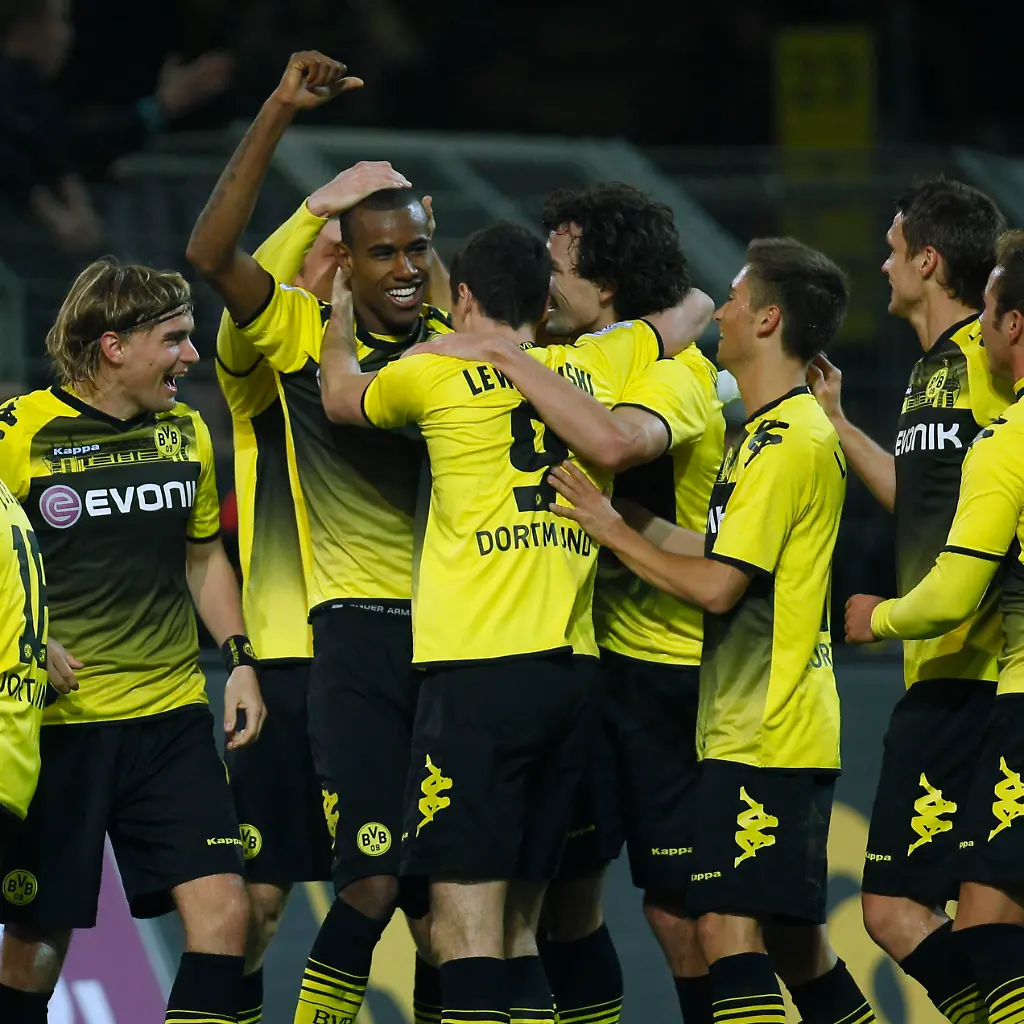 2011-11-26T160538Z-01-INA15-RTRMDNP-3-SOCCER-GERMANY-JPG789621918768777218