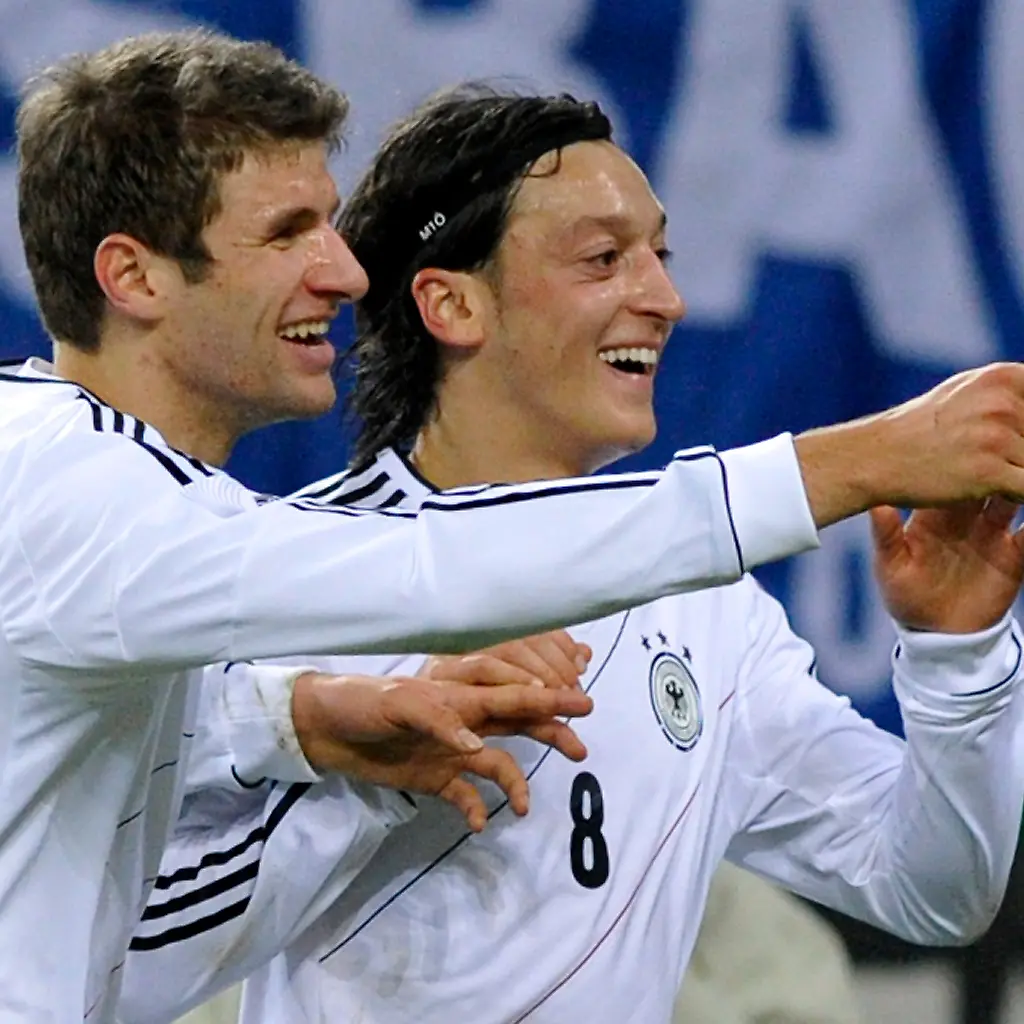 2011-11-15T211645Z-01-MMM108-RTRMDNP-3-SOCCER-GERMANY-JPG275744787460798546