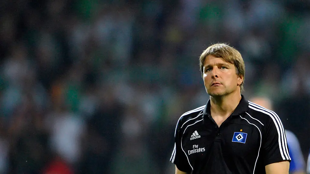 2011-09-10T224349Z-01-MMM108-RTRMDNP-3-SOCCER-GERMANY-JPG2151975969982109443