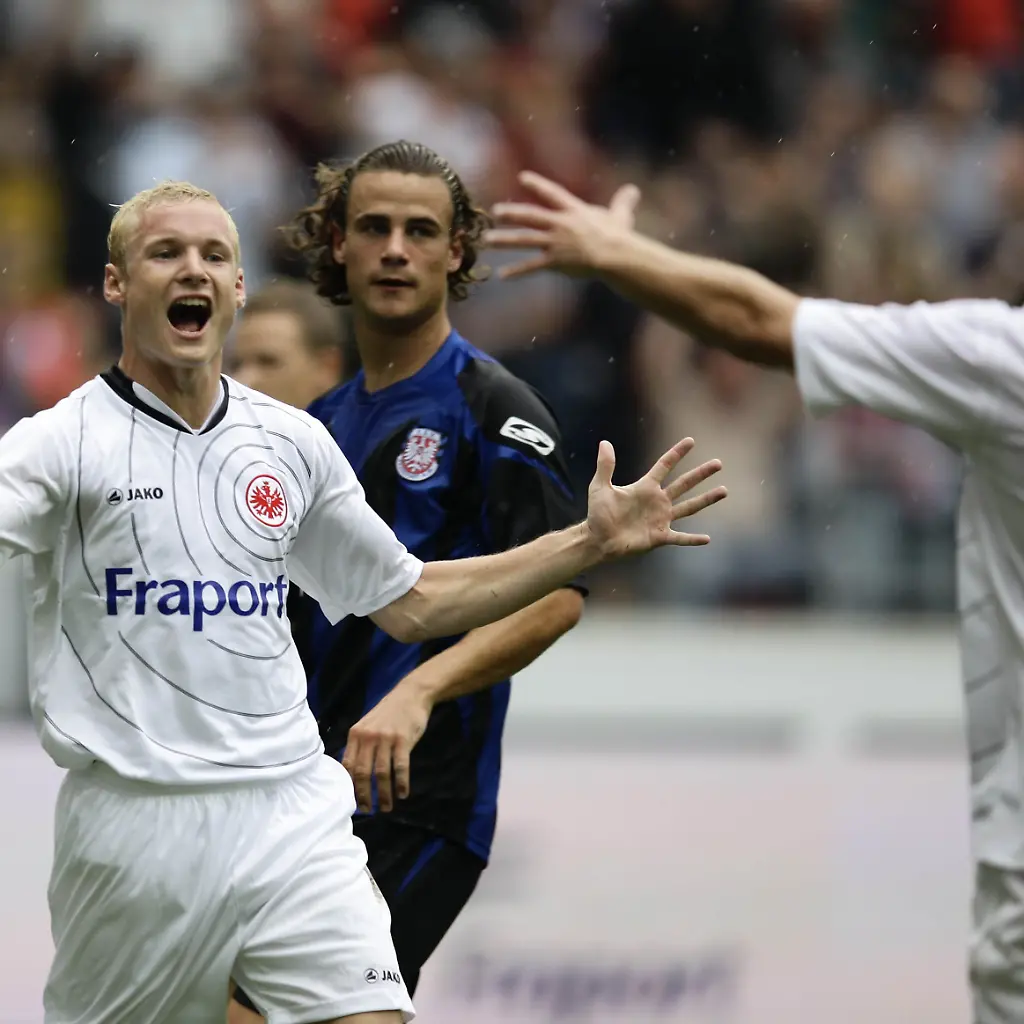2011-08-21T120225Z-01-KAI01-RTRMDNP-3-SOCCER-GERMANY-JPG2212552331282630706