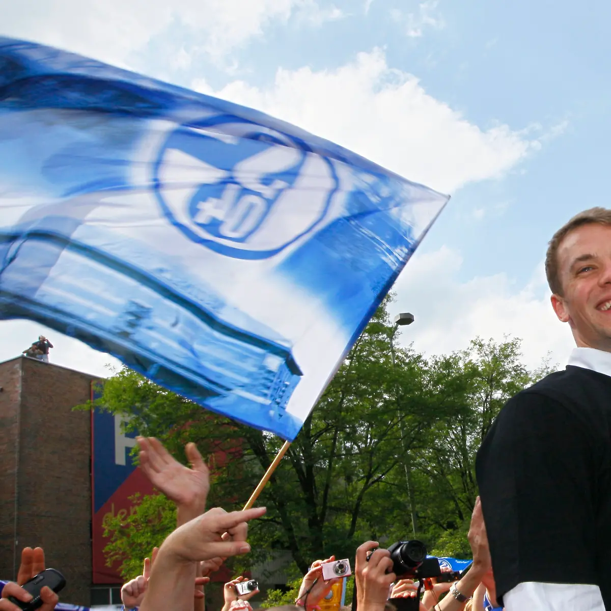 2011-05-22T144549Z-01-WR06-RTRMDNP-3-SOCCER-GERMANY-JPG8150373765189402798