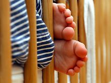 Babys und Kleinkinder sollten genügend Ruhe haben, um schlafen zu können. 
