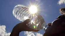 Bei Durchfall: Viel trinken! Aber in bestimmten Ländern besser kein Leitungswasser.