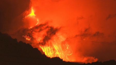 500 Meter hohe Fontänen: Ätna spuckt Lava und Asche
