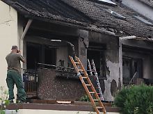 Die Flammen griffen auch aufs Nachbarhaus über.