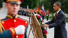 Vor dem Treffen mit Medwedew legte Obama am Grab des unbekannten Soldaten einen Kranz nieder.