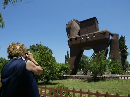 Trojanisches Pferd in Tevfikiye nahe Canakkale ...