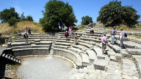 Amphitheater des alten Troja im Dorf Tevfikiye.