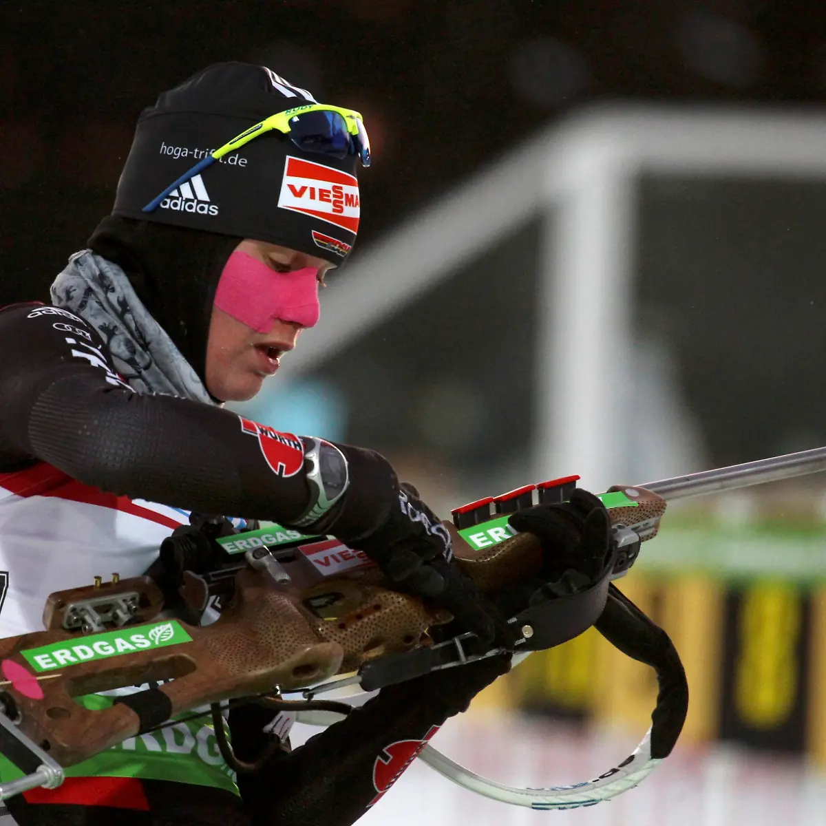 2011-03-09T133758Z-01-KHM26-RTRMDNP-3-BIATHLON-JPG7127144287905218025