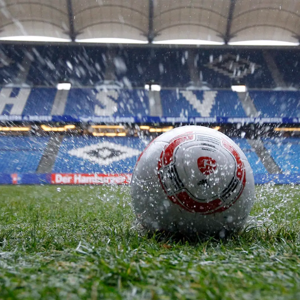 2011-02-06T104041Z-01-CHA100-RTRMDNP-3-SOCCER-GERMANY-JPG1644042155108351316