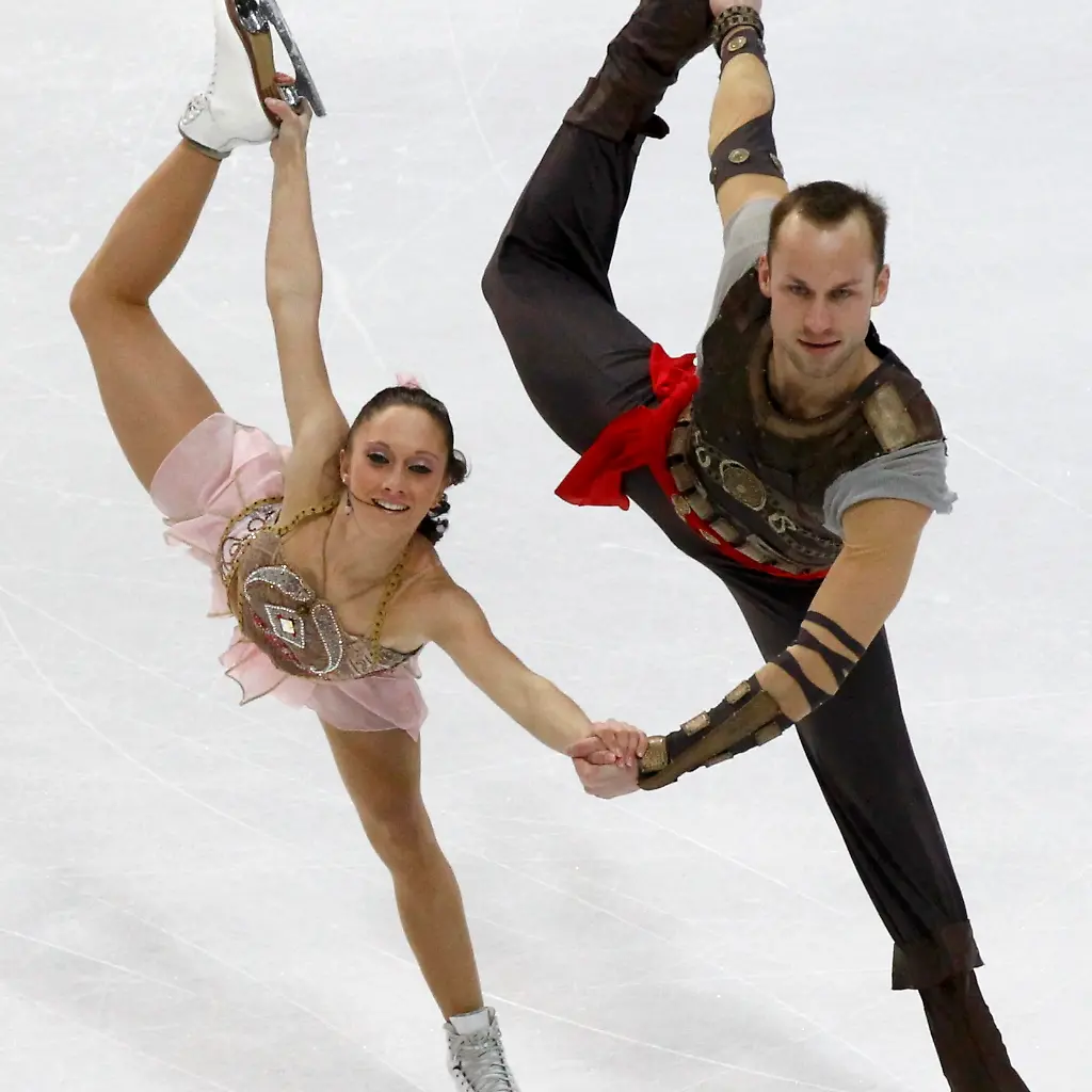 2011-01-27T203930Z-01-BRN184-RTRMDNP-3-FIGURESKATING-JPG5094879029773868358