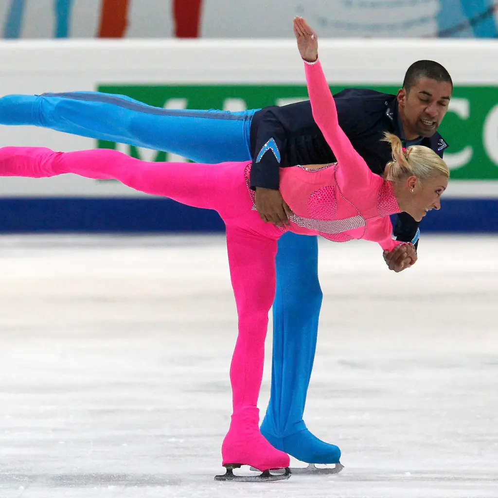 2011-01-27T210804Z-01-BRN196-RTRMDNP-3-FIGURESKATING-JPG3822096621395779836