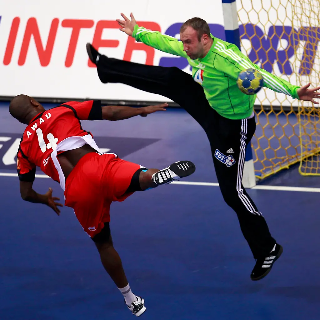 2011-01-16T184553Z-01-HND615-RTRMDNP-3-HANDBALL-JPG2609936777841982822