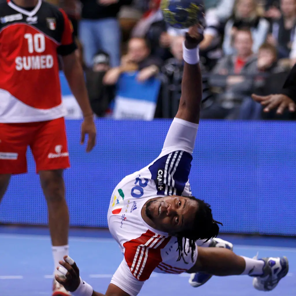 2011-01-16T193635Z-01-HND624-RTRMDNP-3-HANDBALL-JPG4612300260485261775