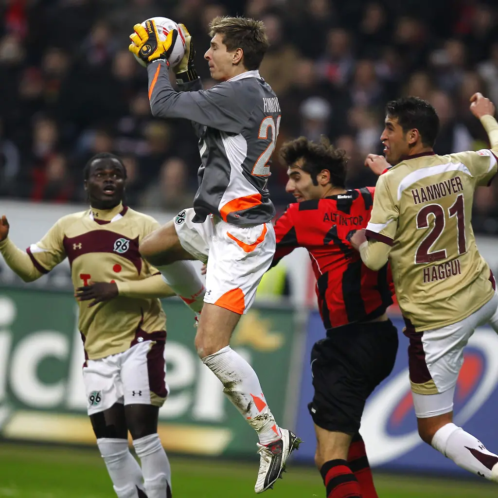 2011-01-16T155534Z-01-KAI11-RTRMDNP-3-SOCCER-GERMANY-JPG2045887799586089438