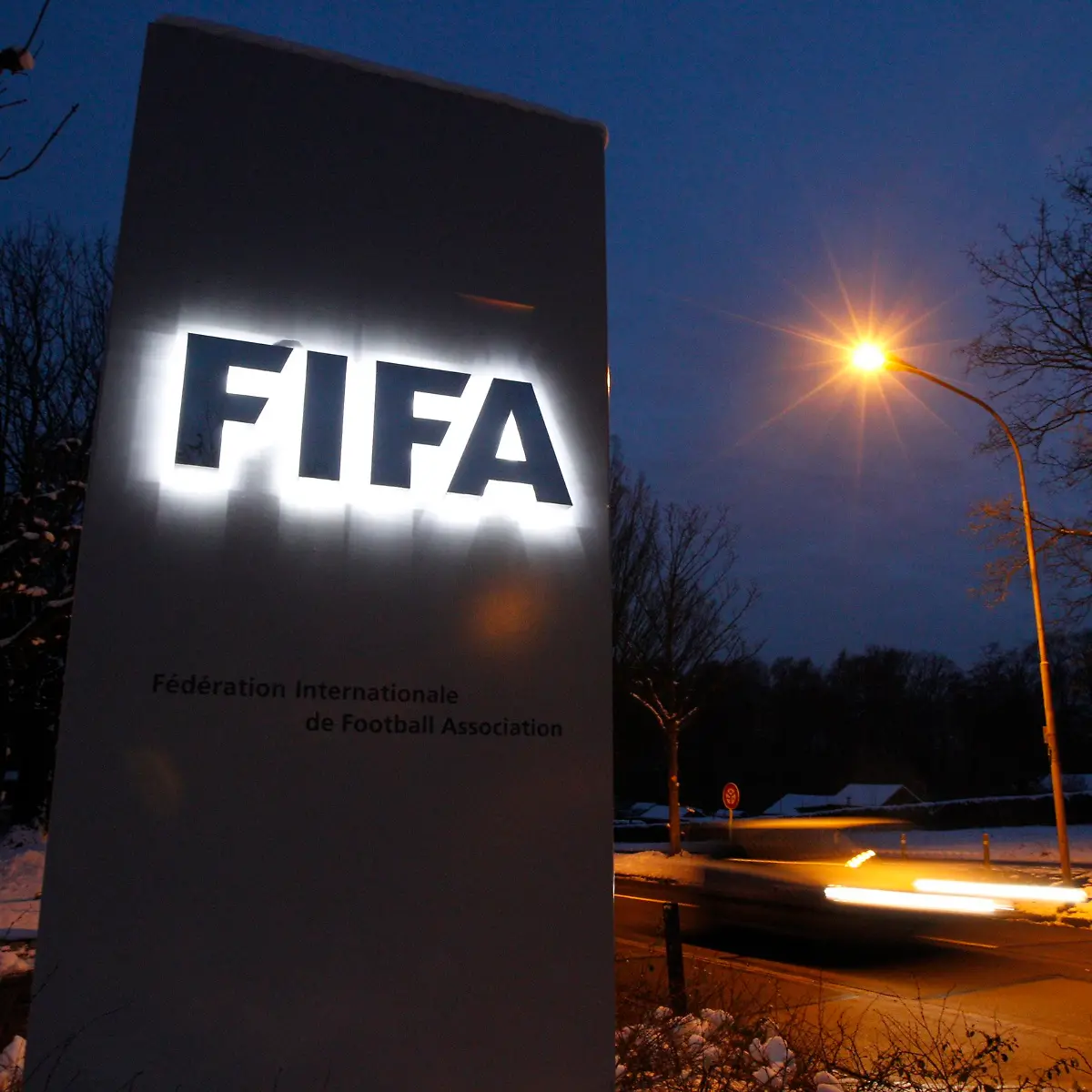 2010-11-28T172159Z-01-CHM01-RTRMDNP-3-SOCCER-WORLD-ENGLAND-BID-JPG7263763514111918650