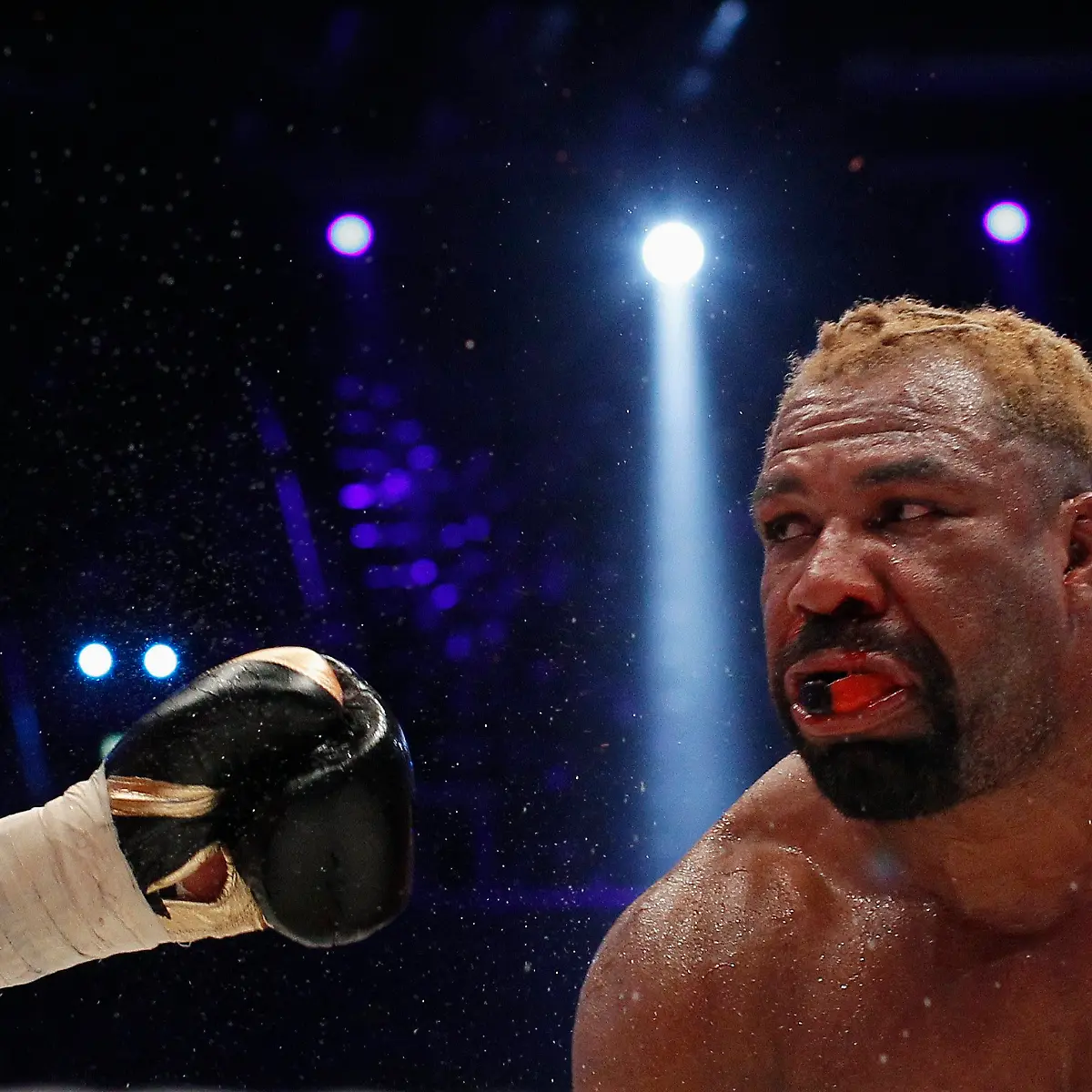 2010-10-16T233730Z-01-CHA160-RTRMDNP-3-BOXING-KLITSCHKO-JPG2471279694699724766