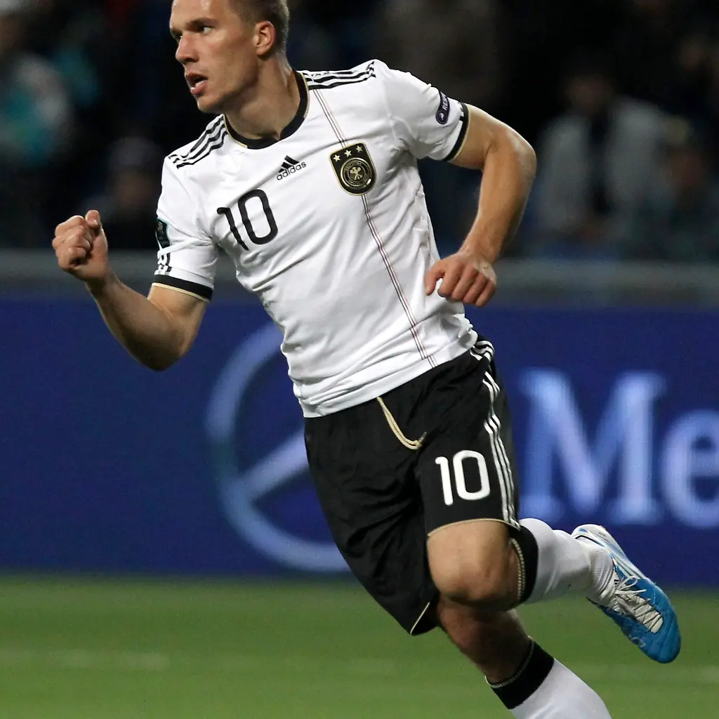2010-10-12T193630Z-01-AST11-RTRMDNP-3-SOCCER-EURO-JPG6922556879159137083