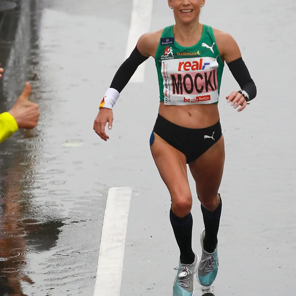 2010-09-26T110846Z-01-AA46-RTRMDNP-3-ATHLETICS-MARATHON-BERLIN-JPG7838711958758684544