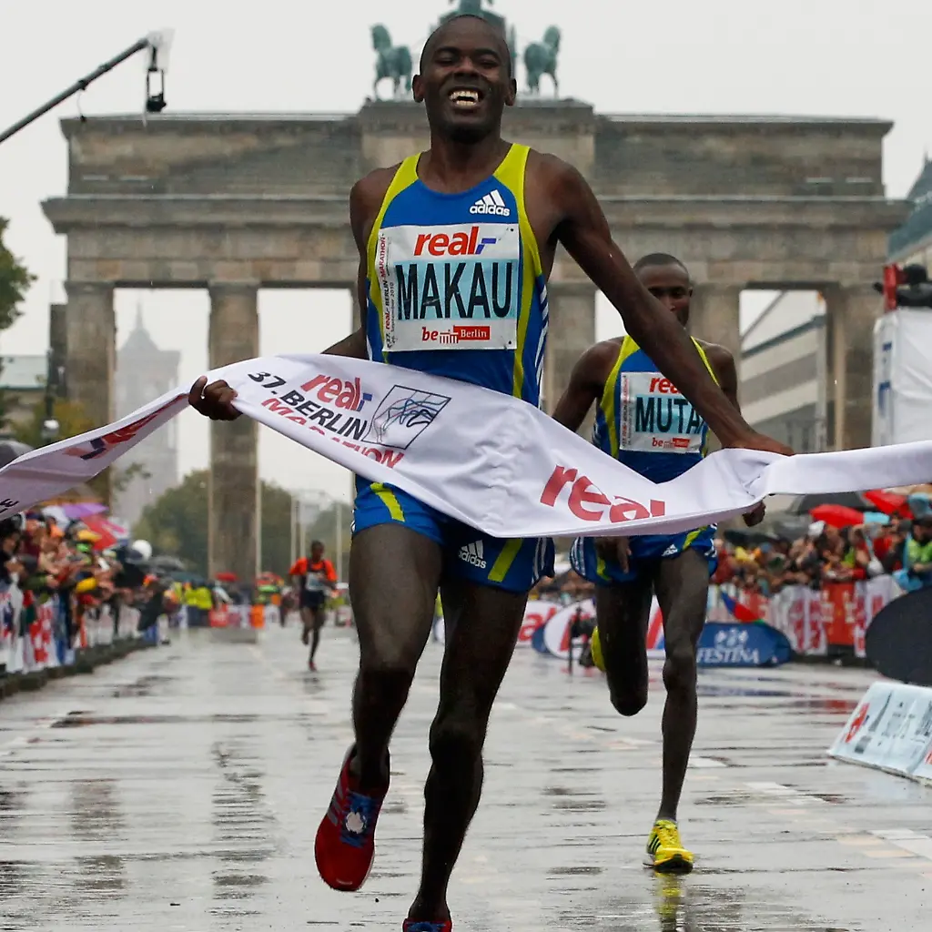 2010-09-26T092738Z-01-CVI117-RTRMDNP-3-ATHLETICS-MARATHON-BERLIN-JPG8882531182512528334