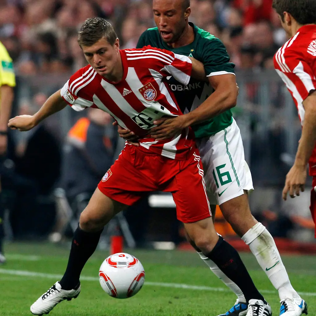 2010-09-11T182308Z-01-REH08-RTRMDNP-3-SOCCER-GERMANY-JPG1838937786446739562