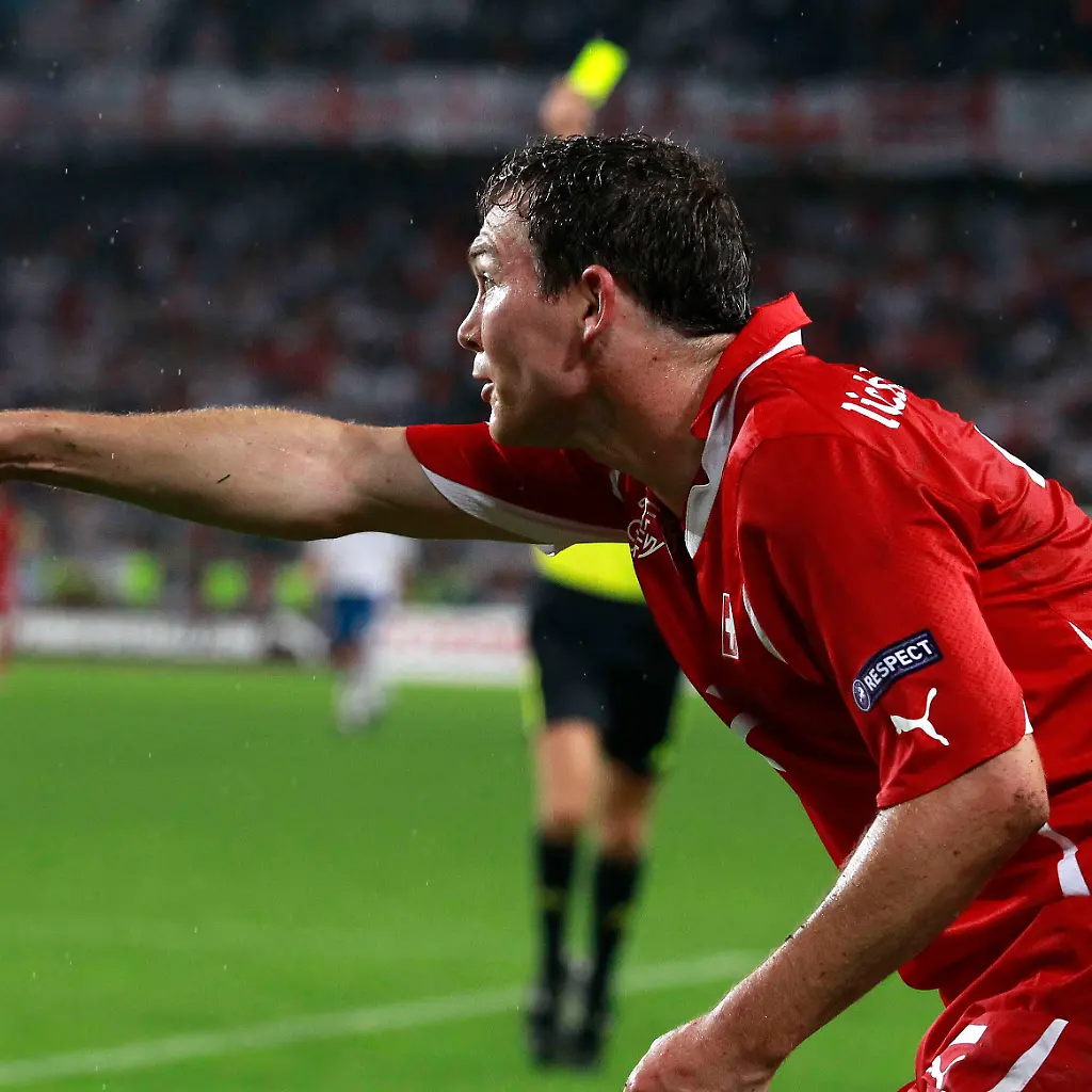 2010-09-07T212906Z-01-SWT16-RTRMDNP-3-SOCCER-EURO-JPG5415481781667128516
