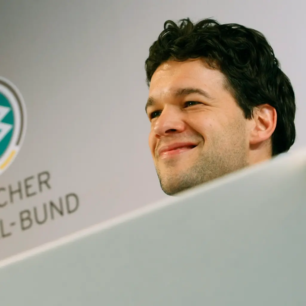 2010-09-01T124018Z-01-MDA01-RTRMDNP-3-SOCCER-GERMANY-CAPTAIN-JPG5637814713885007014