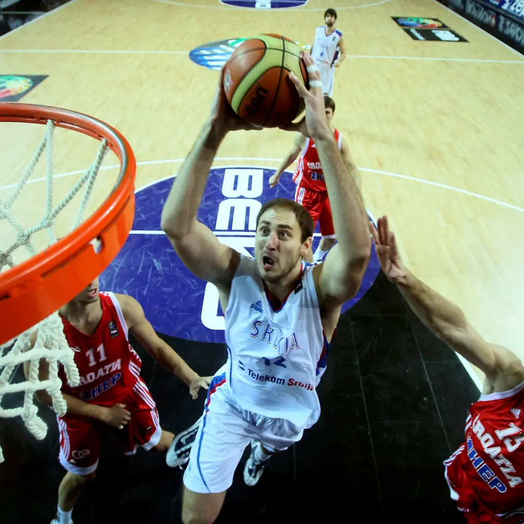 2010-09-04T170953Z-01-BWC120-RTRMDNP-3-BASKETBALL-WORLD-JPG907021388498089697