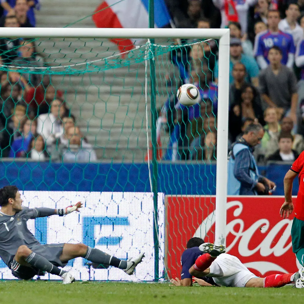 2010-09-03T211545Z-01-JNA25-RTRMDNP-3-SOCCER-EURO-JPG1290401219841920941
