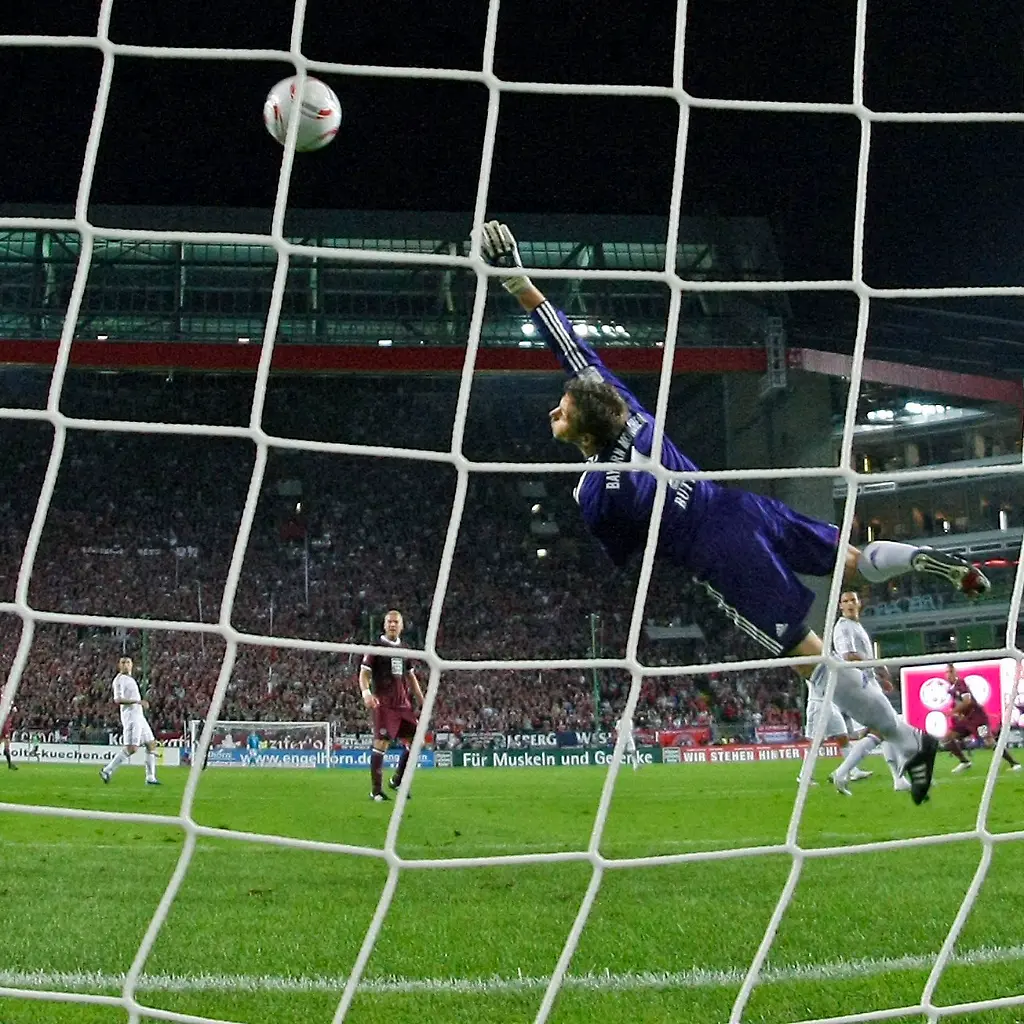 2010-08-27T193916Z-01-BOH08-RTRMDNP-3-SOCCER-GERMANY-JPG9025781945371323431