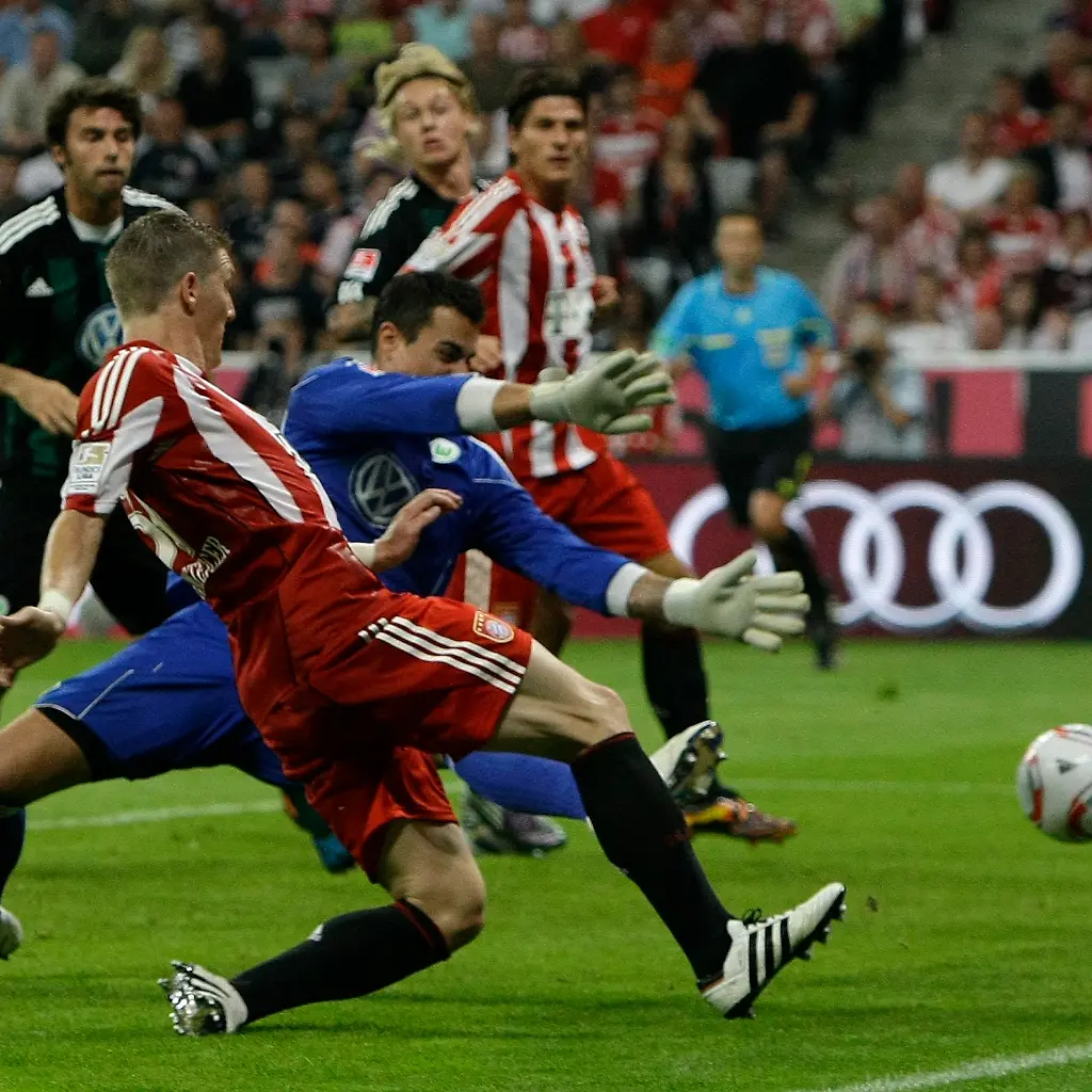 2010-08-20T203834Z-01-REH28-RTRMDNP-3-SOCCER-GERMANY-JPG796333331421220694