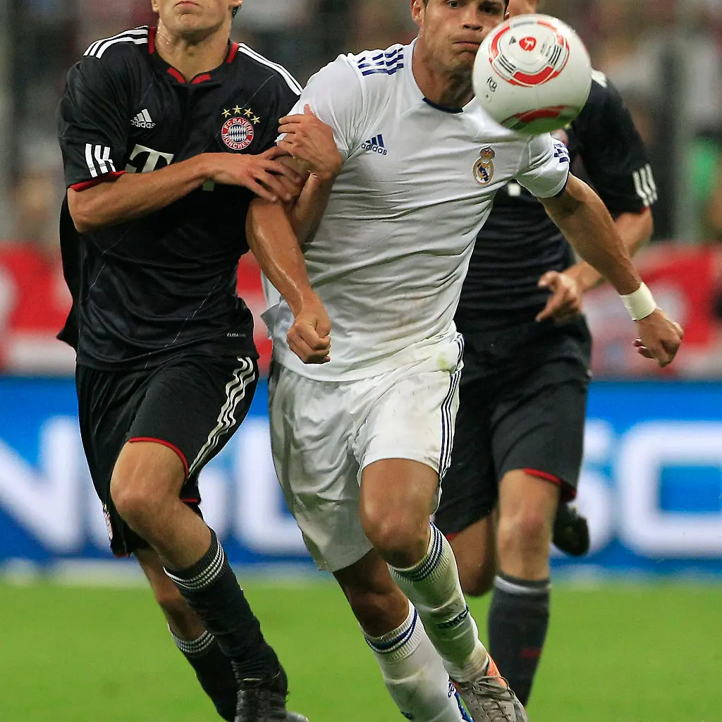 2010-08-13T205155Z-01-REH14-RTRMDNP-3-SOCCER-GERMANY-JPG2917726774527673869