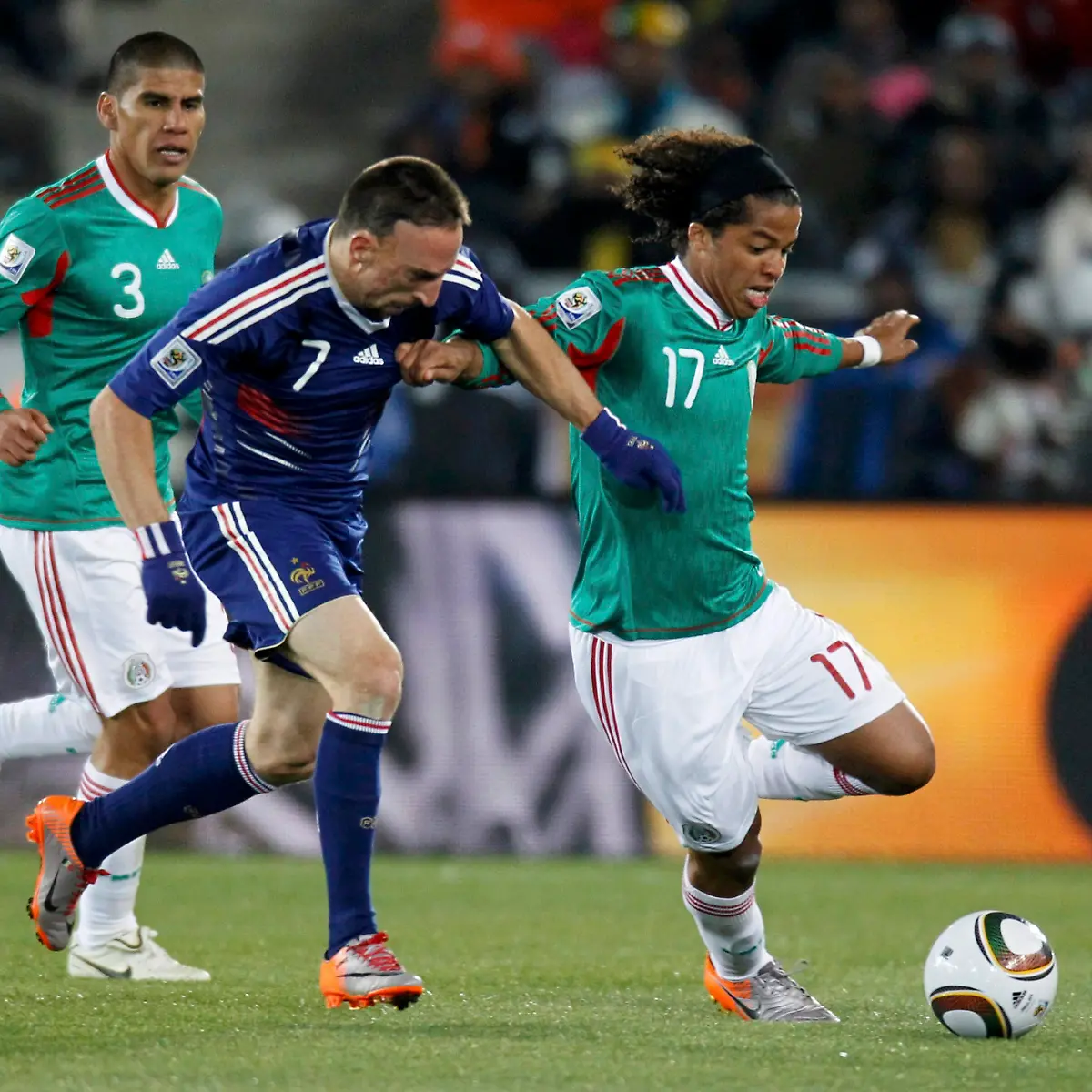 2010-06-17T192347Z-01-WCA447-RTRMDNP-3-SOCCER-WORLD-JPG6268079053587524264