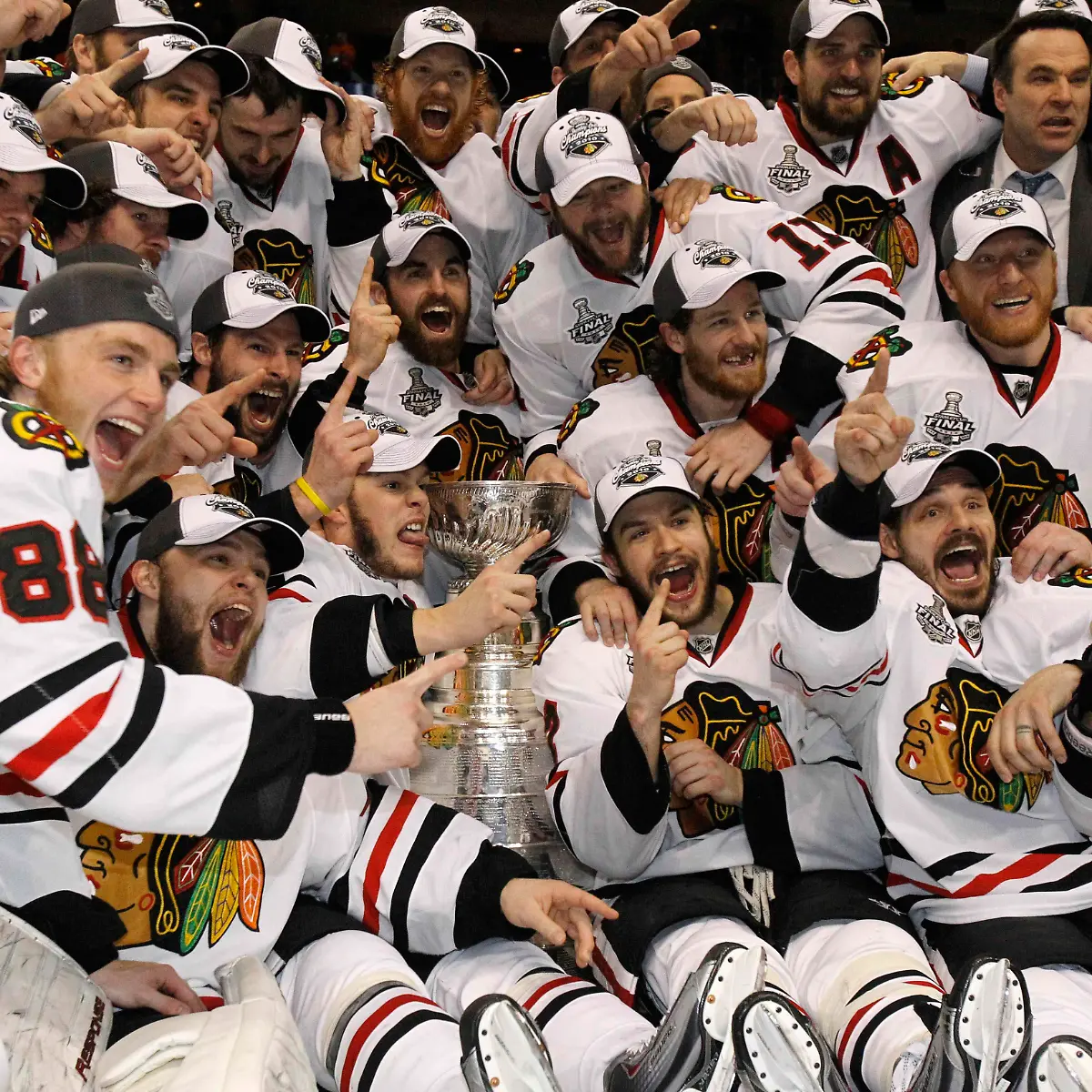 APTOPIX-Stanley-Cup-Blackhawks-Flyers-Hockey-PAME107-jpg3323592193758297803