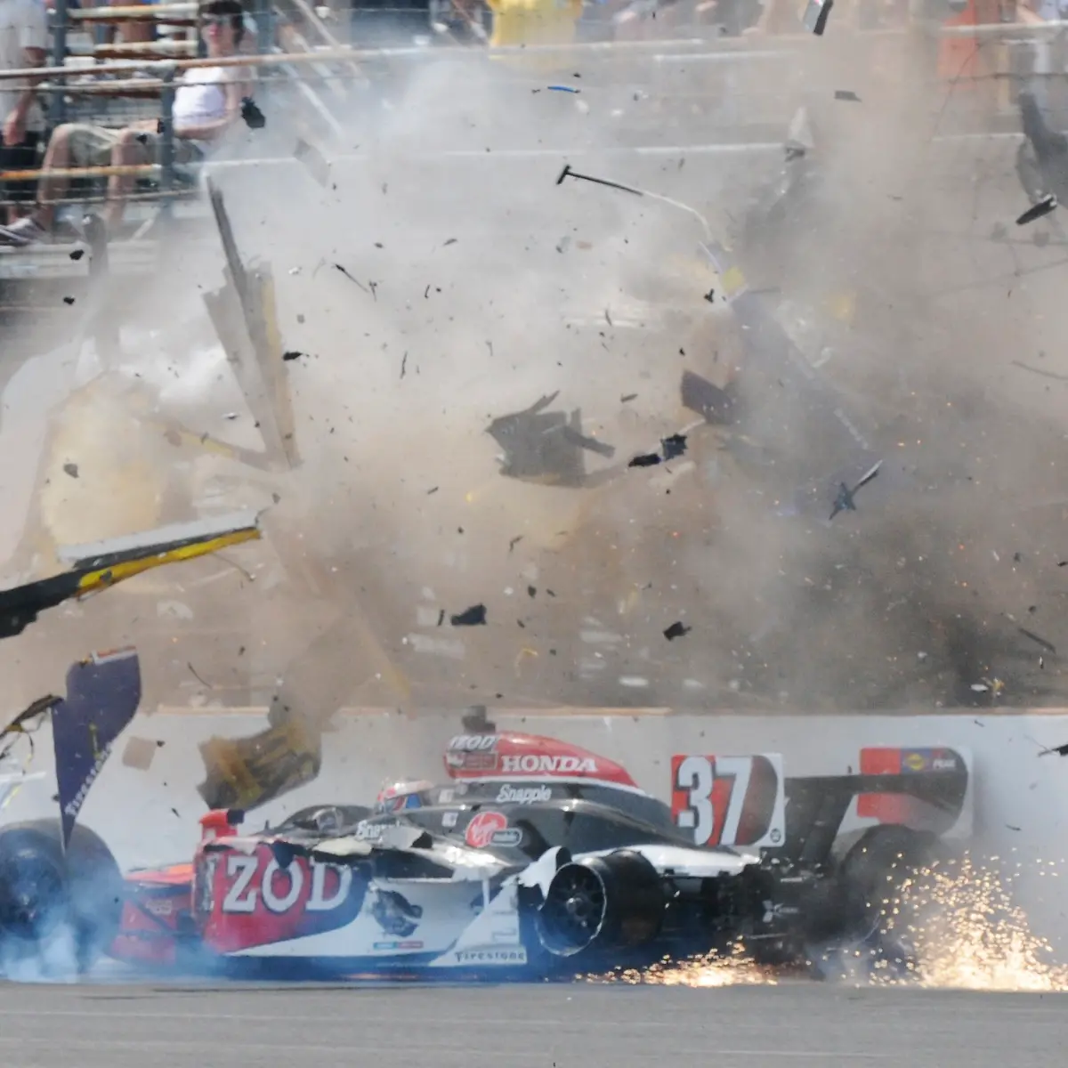 2010-05-30T213229Z-01-IND100-RTRMDNP-3-MOTOR-RACING-INDY-JPG4026759051767271262