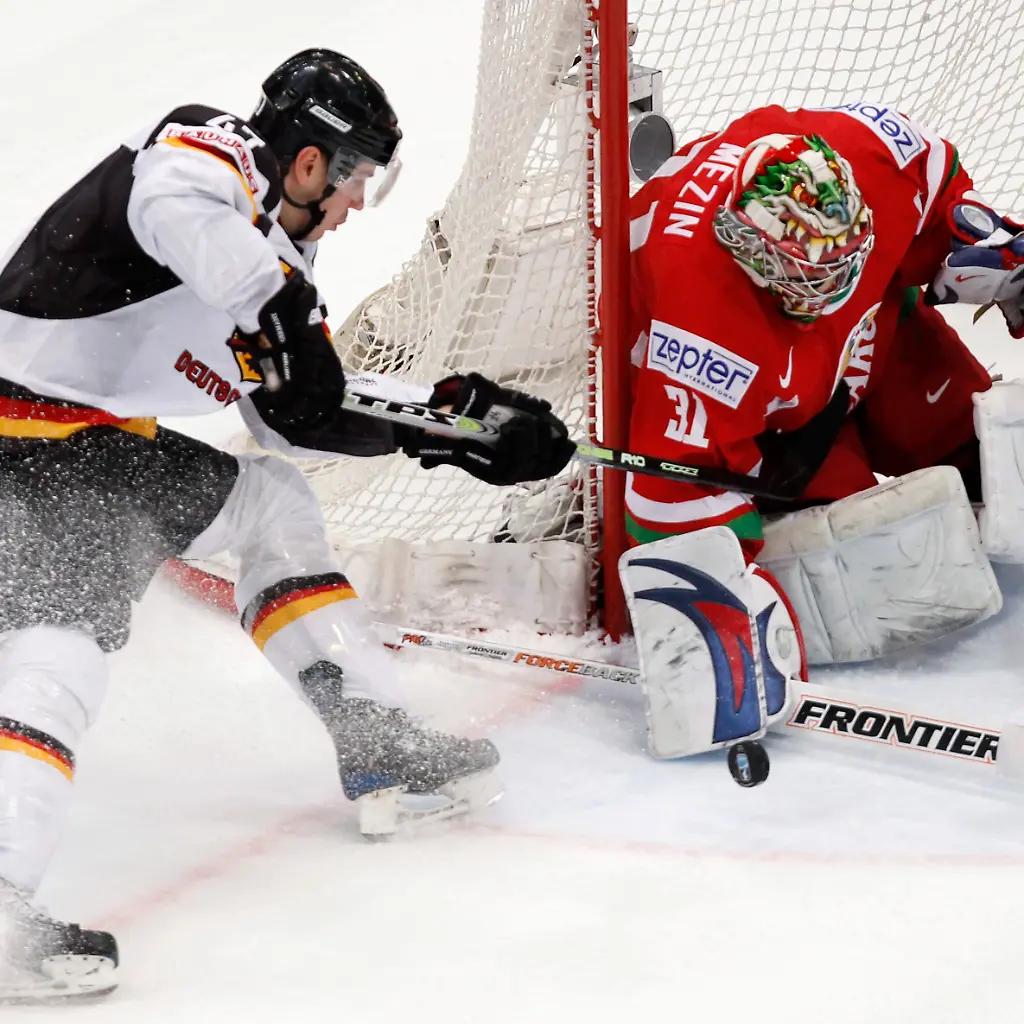 2010-05-16T195159Z-01-COL128-RTRMDNP-3-ICE-HOCKEY-WORLD-JPG6120107389735511408