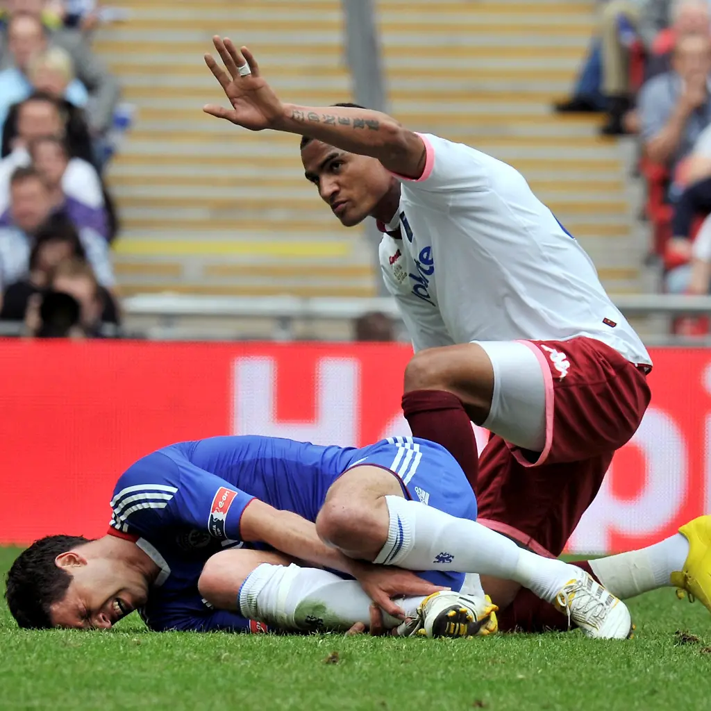 2010-05-15T212226Z-01-EDY03-RTRMDNP-3-SOCCER-ENGLAND-CUP-JPG8885431902804187988