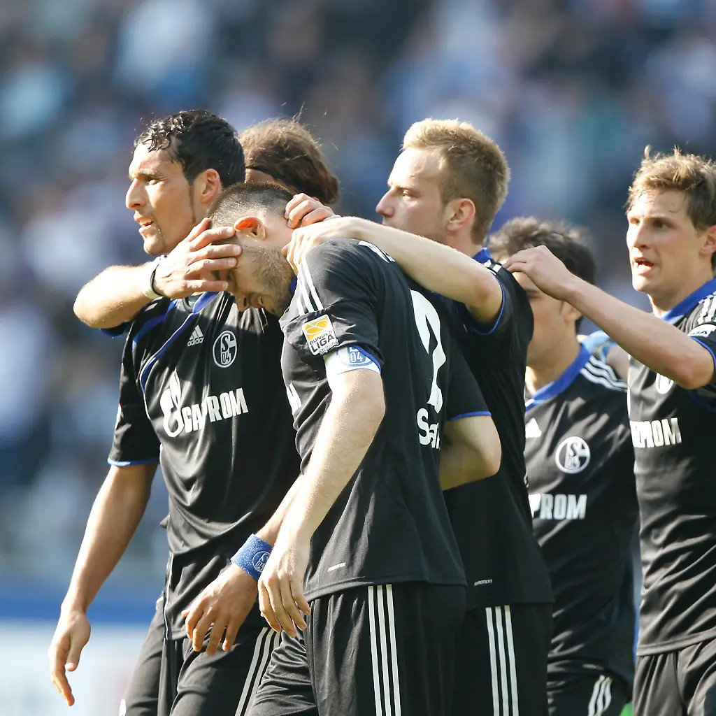 2010-04-24T155107Z-01-TOB09-RTRMDNP-3-SOCCER-GERMANY-JPG7432007800271780016
