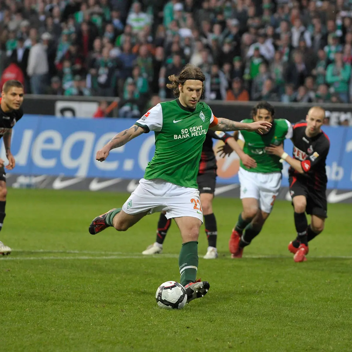 2010-04-24T184413Z-01-MMM112-RTRMDNP-3-SOCCER-GERMANY-JPG674360703662483619