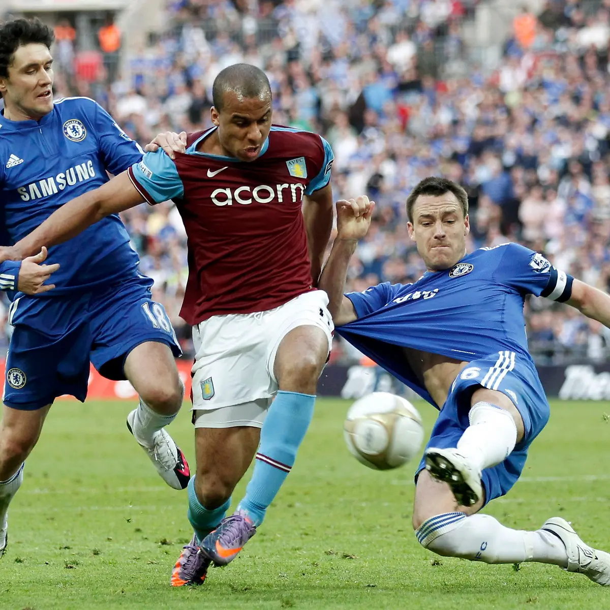 2010-04-10T182537Z-01-WEM052-RTRMDNP-3-SOCCER-ENGLAND-CUP-JPG83600010131016360