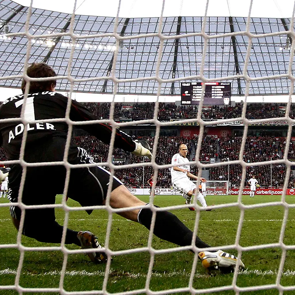 2010-04-10T183621Z-01-KAI19-RTRMDNP-3-GERMANY-SOCCER-JPG2580170743778059203